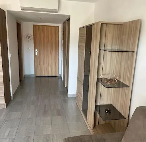 Location Meuble Terrasse Apartman *